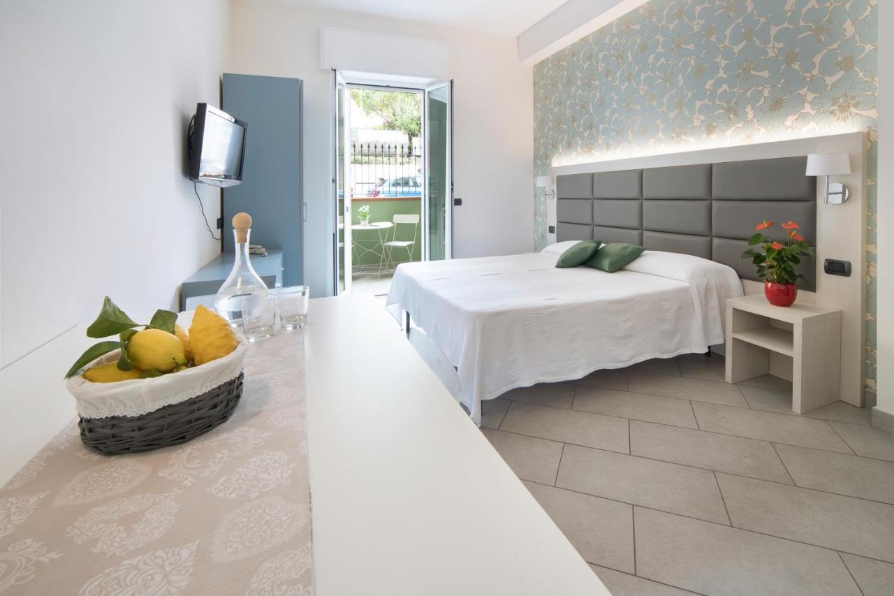 Hotel Residence Laigueglia Free Parking Eksteriør bilde